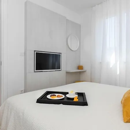 Luxury La Apartment