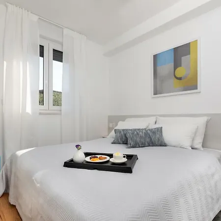 Luxury La Apartment