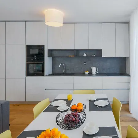 Luxury La Apartment